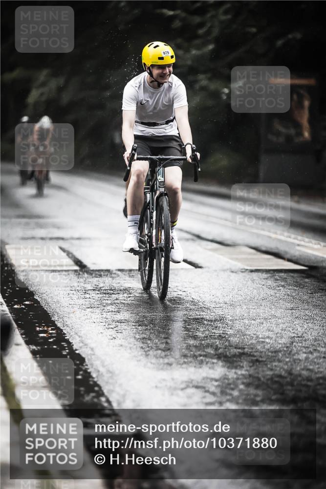 13.09.2026 - Stadtparktriathlon H.Heesch http://msf.ph/oto/10371880 13.09.2026 12:07:25 Radfahren 838, 917, 975, 978, 1031 meine-sportfotos.de