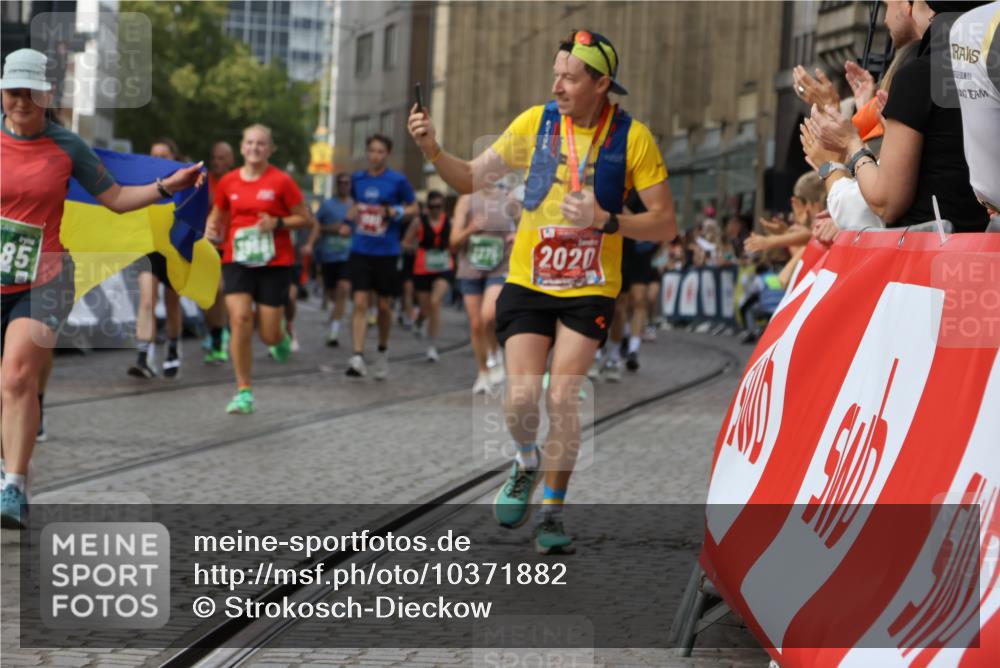 13.09.2026 - 21. swb-Marathon Bremen Strokosch-Dieckow http://msf.ph/oto/10371882 13.09.2026 13:36:46 Ziel 164, 372, 900, 1738, 1880, 2467, 2673, 2692, 2700, 2731, 2823, 3067, 3410, 3585, 3591, 4006, 4049, 4182, 4216, 4643, 5781, 6516, 6527, 6568, 6642, 6778, 7249, 7344, 7808, 7865, 8525, 8731, 8790, 8905, 9427, 9899, 10068, 10070, 13038, 551, 813, 843, 1285, 1641, 1849, 2241, 2275, 2930, 3122, 3541, 3635, 3787, 3874, 3909, 3998, 4261, 4335, 4410, 5236, 5355, 6056, 6269, 6408, 6431, 6966, 7046, 7398, 7445, 7640, 8034, 8498, 9331 meine-sportfotos.de