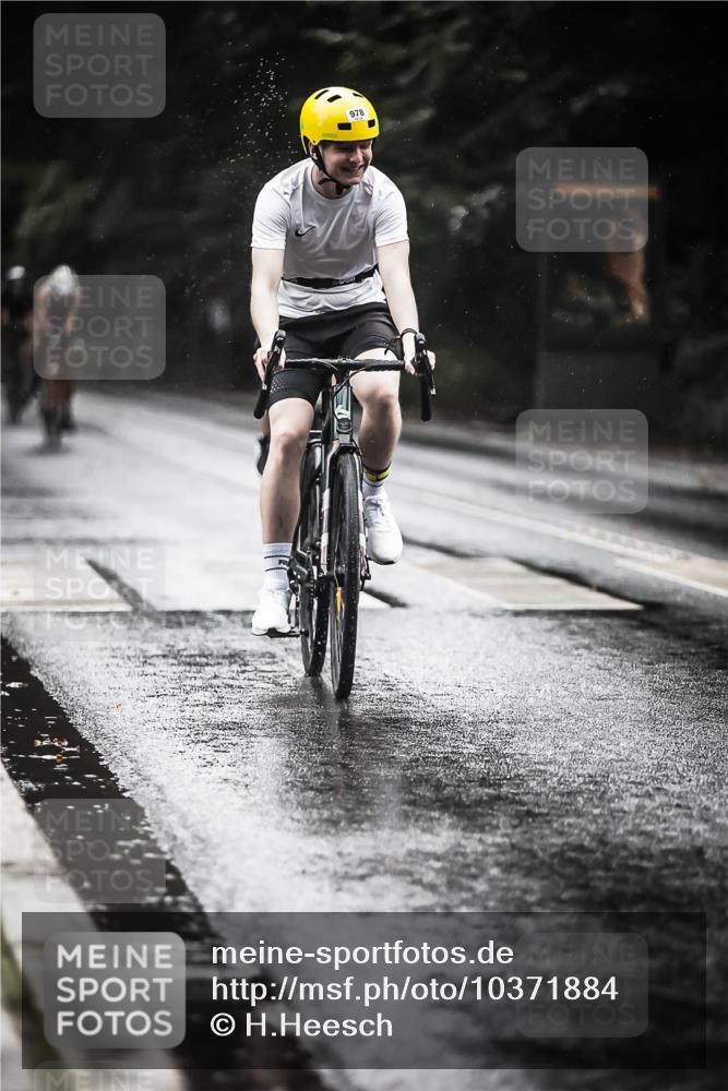 13.09.2026 - Stadtparktriathlon H.Heesch http://msf.ph/oto/10371884 13.09.2026 12:07:25 Radfahren 838, 917, 975, 978, 1031 meine-sportfotos.de