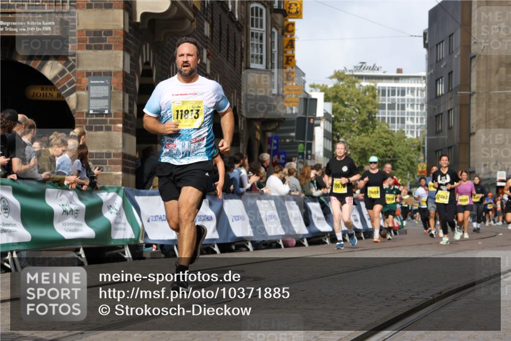 13.09.2026 - 21. swb-Marathon Bremen Strokosch-Dieckow http://msf.ph/oto/10371885 13.09.2026 11:01:26 Ziel 10093, 10428, 10639, 10753, 10892, 10964, 10965, 11049, 11116, 11260, 11306, 11428, 11540, 11681, 11682, 11728, 11751, 11816, 11850, 12085, 12116, 12241, 12245, 12283, 12390, 12391, 12428, 10181, 10251, 10332, 10497, 10560, 11075, 11150, 11305, 11324, 11467, 11550, 11551, 11666, 11788, 11798, 11985, 11986, 12047 meine-sportfotos.de