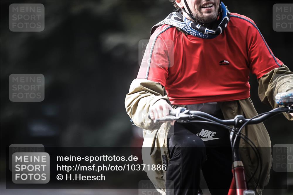 13.09.2026 - Stadtparktriathlon H.Heesch http://msf.ph/oto/10371886 13.09.2026 10:51:36 Radfahren 275, 499, 563 meine-sportfotos.de