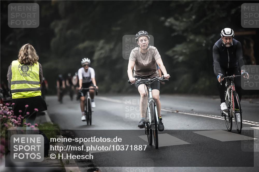 13.09.2026 - Stadtparktriathlon H.Heesch http://msf.ph/oto/10371887 13.09.2026 10:21:35 Radfahren 220, 239, 268, 294, 303, 304, 321, 326, 401, 410 meine-sportfotos.de
