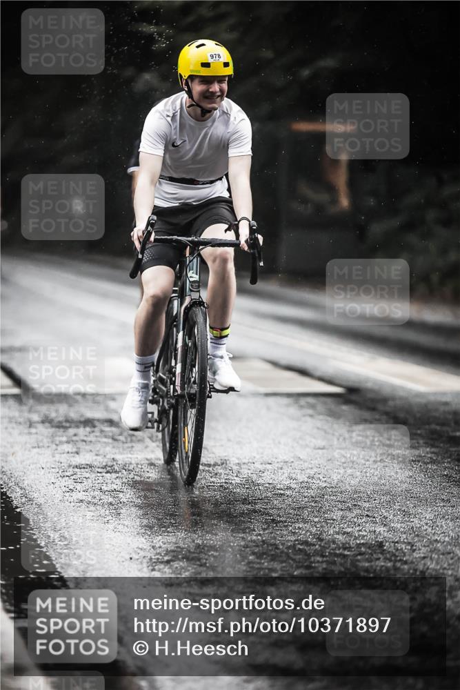 13.09.2026 - Stadtparktriathlon H.Heesch http://msf.ph/oto/10371897 13.09.2026 12:07:26 Radfahren 838, 917, 978, 1031 meine-sportfotos.de