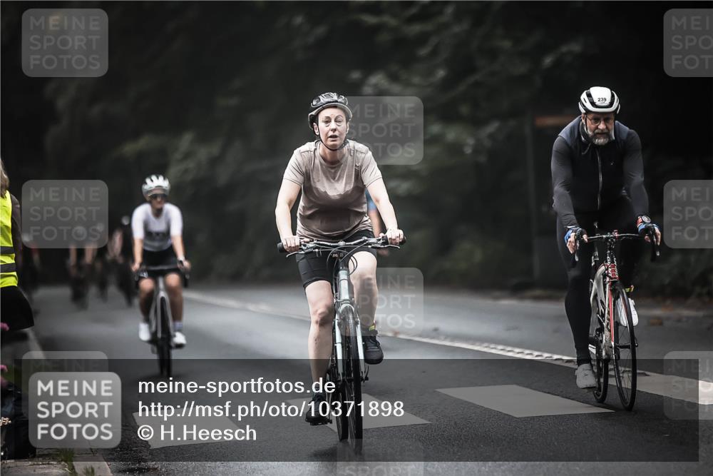 13.09.2026 - Stadtparktriathlon H.Heesch http://msf.ph/oto/10371898 13.09.2026 10:21:35 Radfahren 220, 239, 268, 294, 303, 304, 321, 326, 401, 410 meine-sportfotos.de