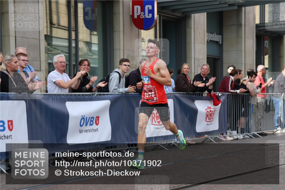 13.09.2026 - 21. swb-Marathon Bremen Strokosch-Dieckow http://msf.ph/oto/10371902 13.09.2026 12:08:54 Ziel 133, 1878 meine-sportfotos.de