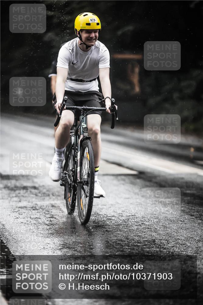 13.09.2026 - Stadtparktriathlon H.Heesch http://msf.ph/oto/10371903 13.09.2026 12:07:26 Radfahren 838, 917, 978, 1031 meine-sportfotos.de