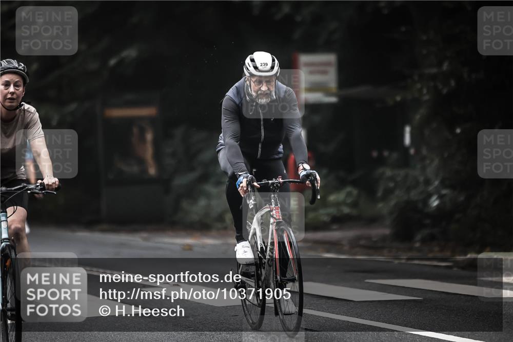 13.09.2026 - Stadtparktriathlon H.Heesch http://msf.ph/oto/10371905 13.09.2026 10:21:35 Radfahren 220, 239, 268, 294, 303, 304, 321, 326, 401, 410 meine-sportfotos.de