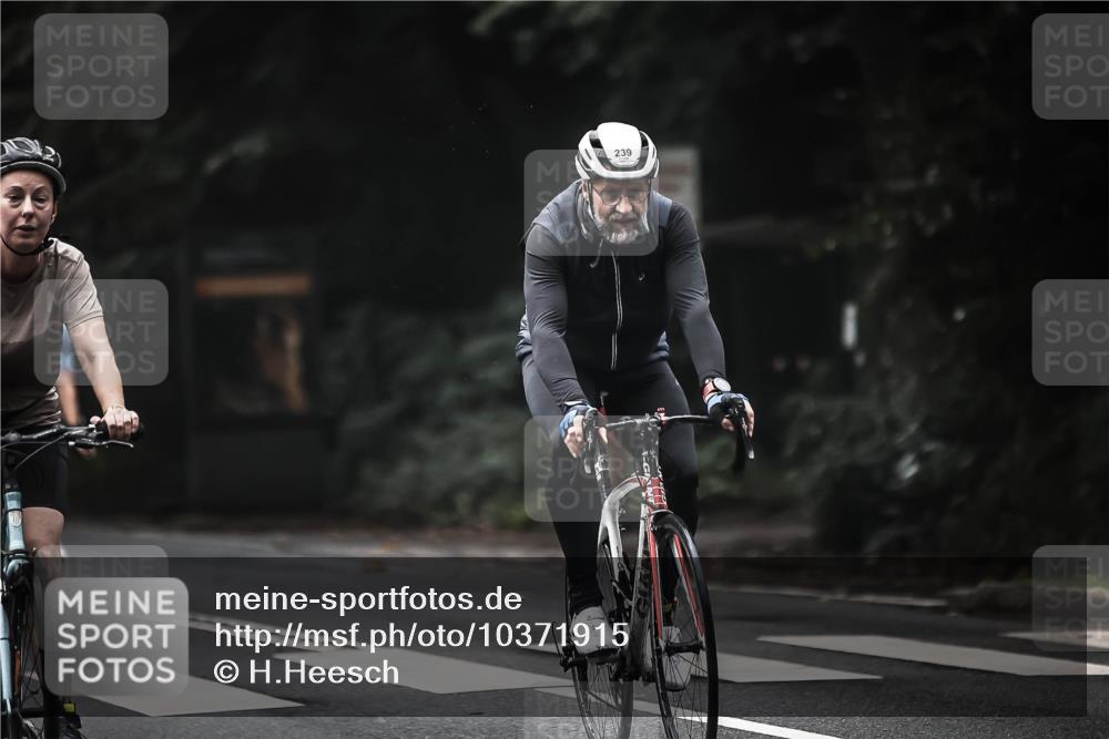 13.09.2026 - Stadtparktriathlon H.Heesch http://msf.ph/oto/10371915 13.09.2026 10:21:36 Radfahren 239, 268, 303, 304, 321, 326, 401, 410 meine-sportfotos.de