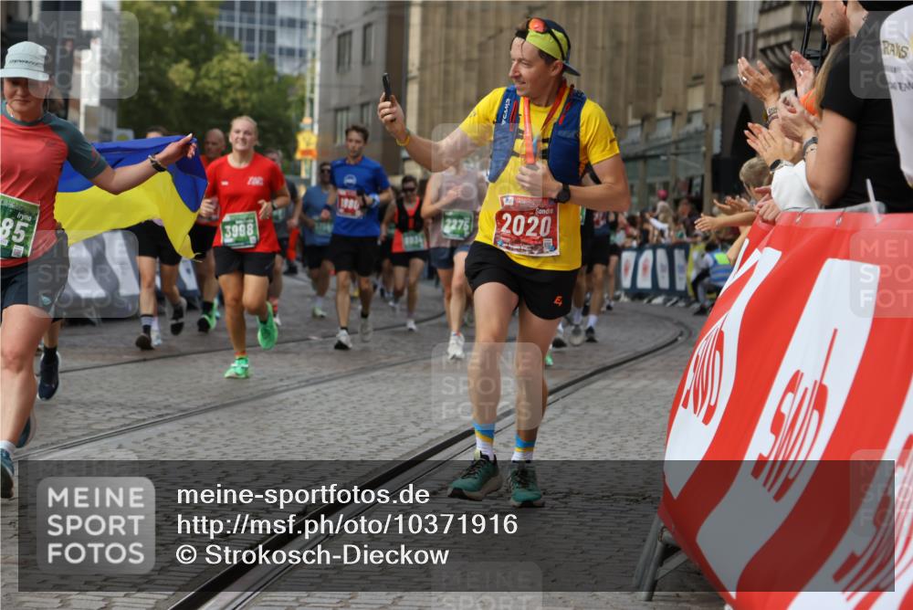 13.09.2026 - 21. swb-Marathon Bremen Strokosch-Dieckow http://msf.ph/oto/10371916 13.09.2026 13:36:46 Ziel 164, 372, 900, 1738, 1880, 2467, 2673, 2692, 2700, 2731, 2823, 3067, 3410, 3585, 3591, 4006, 4049, 4182, 4216, 4643, 5781, 6516, 6527, 6568, 6642, 6778, 7249, 7344, 7808, 7865, 8525, 8731, 8790, 8905, 9427, 9899, 10068, 10070, 13038, 551, 813, 843, 1285, 1641, 1849, 2241, 2275, 2930, 3122, 3541, 3635, 3787, 3874, 3909, 3998, 4261, 4335, 4410, 5236, 5355, 6056, 6269, 6408, 6431, 6966, 7046, 7398, 7445, 7640, 8034, 8498, 9331 meine-sportfotos.de