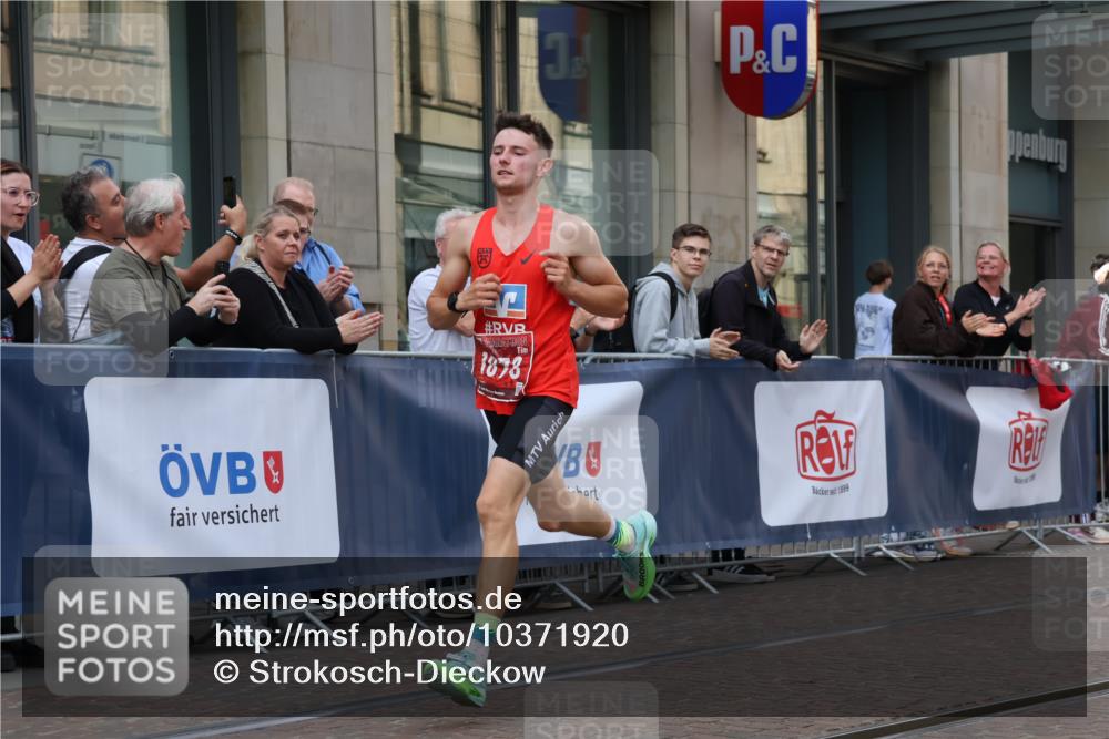 13.09.2026 - 21. swb-Marathon Bremen Strokosch-Dieckow http://msf.ph/oto/10371920 13.09.2026 12:08:54 Ziel 133, 1878 meine-sportfotos.de