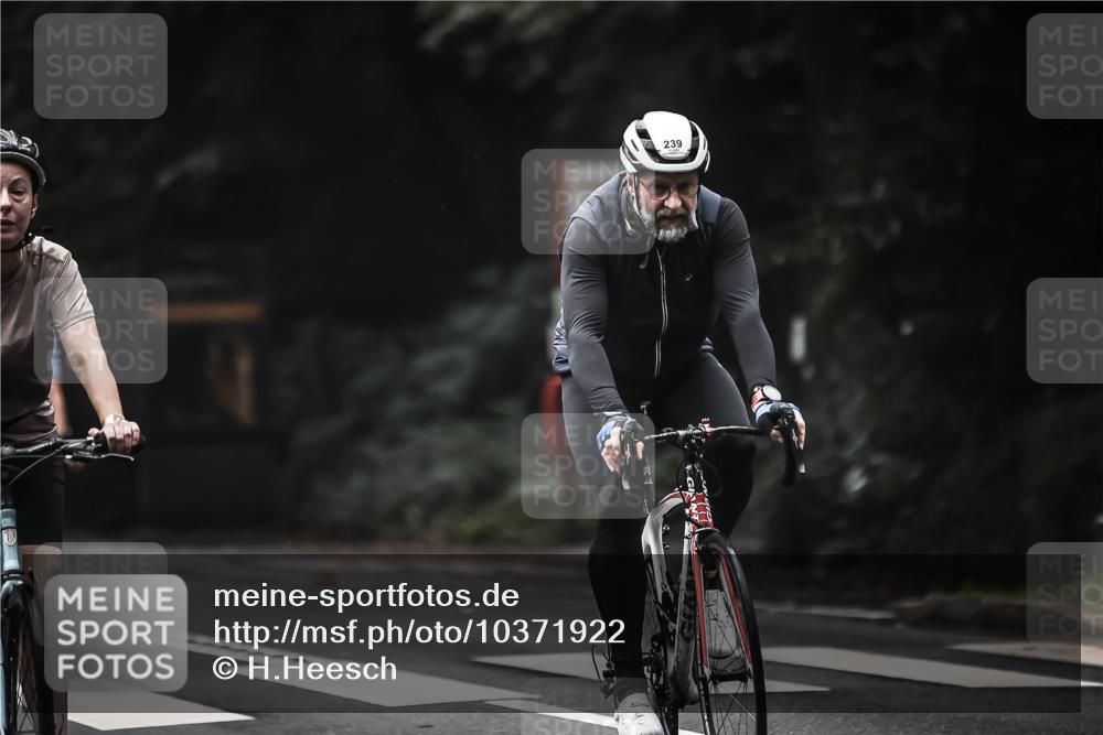 13.09.2026 - Stadtparktriathlon H.Heesch http://msf.ph/oto/10371922 13.09.2026 10:21:36 Radfahren 239, 268, 303, 304, 321, 326, 401, 410 meine-sportfotos.de