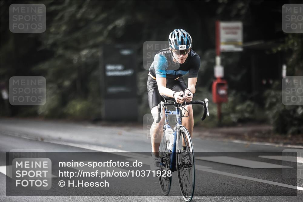 13.09.2026 - Stadtparktriathlon H.Heesch http://msf.ph/oto/10371928 13.09.2026 10:51:38 Radfahren 275, 499, 563 meine-sportfotos.de