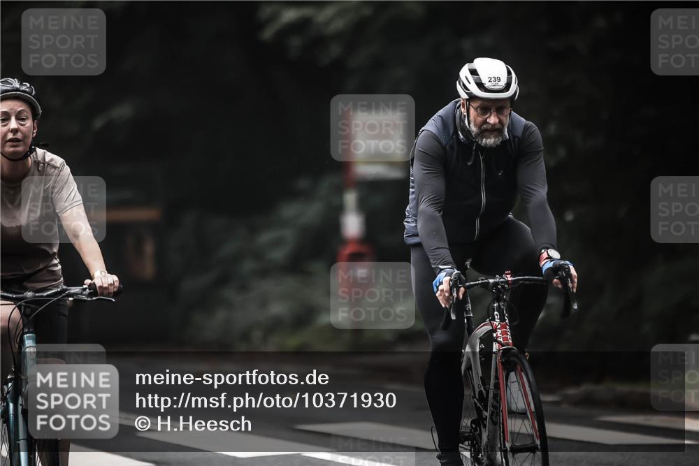 13.09.2026 - Stadtparktriathlon H.Heesch http://msf.ph/oto/10371930 13.09.2026 10:21:36 Radfahren 239, 268, 303, 304, 321, 326, 401, 410 meine-sportfotos.de