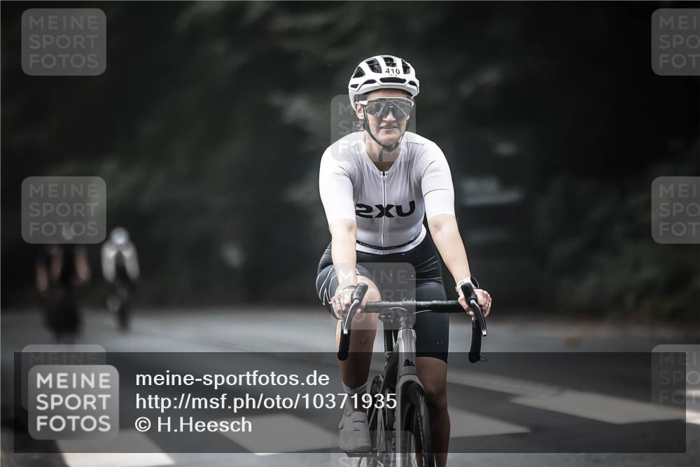 13.09.2026 - Stadtparktriathlon H.Heesch http://msf.ph/oto/10371935 13.09.2026 10:21:37 Radfahren 239, 242, 268, 303, 304, 321, 401, 410, 457 meine-sportfotos.de
