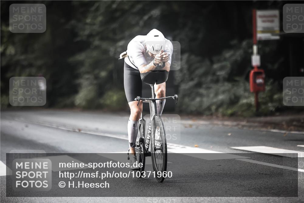 13.09.2026 - Stadtparktriathlon H.Heesch http://msf.ph/oto/10371960 13.09.2026 10:51:40 Radfahren 275, 499, 563, 582 meine-sportfotos.de