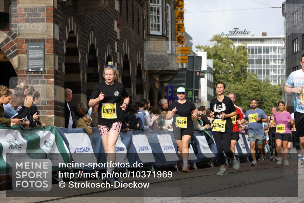 13.09.2026 - 21. swb-Marathon Bremen Strokosch-Dieckow http://msf.ph/oto/10371969 13.09.2026 11:01:29 Ziel 10428, 10639, 10892, 10964, 10965, 11049, 11116, 11260, 11306, 11428, 11681, 11682, 11751, 11813, 11816, 11850, 12085, 12241, 12245, 12283, 12390, 12391, 10181, 10251, 10332, 10497, 11075, 11150, 11305, 11324, 11486, 11550, 11551, 11668, 11747, 11985, 11986 meine-sportfotos.de