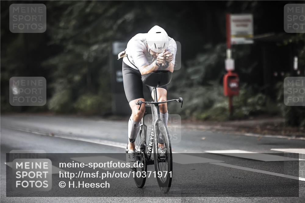 13.09.2026 - Stadtparktriathlon H.Heesch http://msf.ph/oto/10371971 13.09.2026 10:51:40 Radfahren 275, 499, 563, 582 meine-sportfotos.de