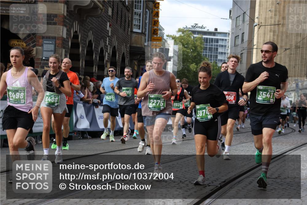 13.09.2026 - 21. swb-Marathon Bremen Strokosch-Dieckow http://msf.ph/oto/10372004 13.09.2026 13:36:51 Ziel 164, 372, 900, 1738, 1880, 2467, 2673, 2692, 2700, 2731, 2819, 2823, 3067, 3410, 3585, 3815, 4006, 4049, 4050, 4182, 4216, 4304, 4414, 4676, 5061, 5656, 5781, 6340, 6516, 6527, 6568, 7039, 7249, 7344, 7656, 7765, 7808, 8525, 8723, 8790, 8905, 9427, 9776, 9899, 10068, 10070, 950, 1285, 1641, 1849, 1991, 2241, 2930, 3122, 3787, 3909, 4261, 4410, 4448, 5236, 5355, 6056, 6269, 6408, 6431, 6629, 6961, 7046, 7398, 7445, 7937, 8034, 9331 meine-sportfotos.de