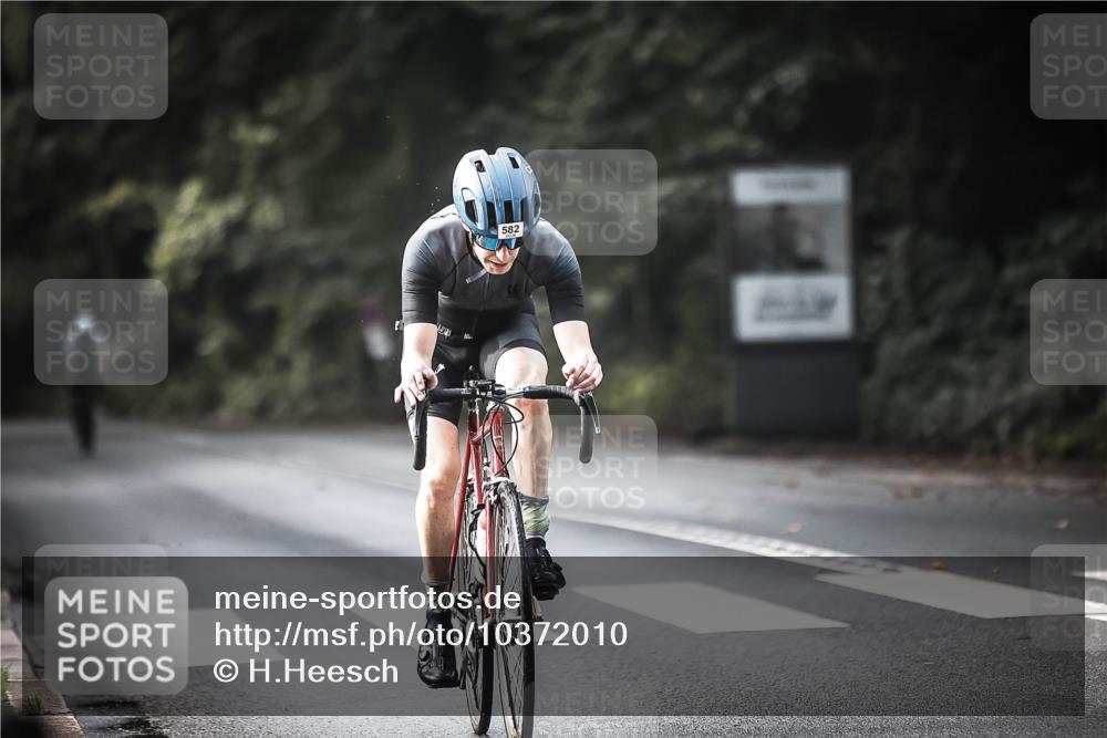13.09.2026 - Stadtparktriathlon H.Heesch http://msf.ph/oto/10372010 13.09.2026 10:51:45 Radfahren 483, 563, 582 meine-sportfotos.de