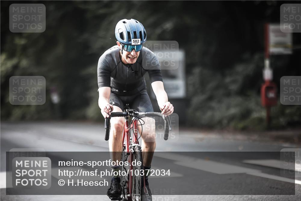 13.09.2026 - Stadtparktriathlon H.Heesch http://msf.ph/oto/10372034 13.09.2026 10:51:45 Radfahren 483, 563, 582 meine-sportfotos.de
