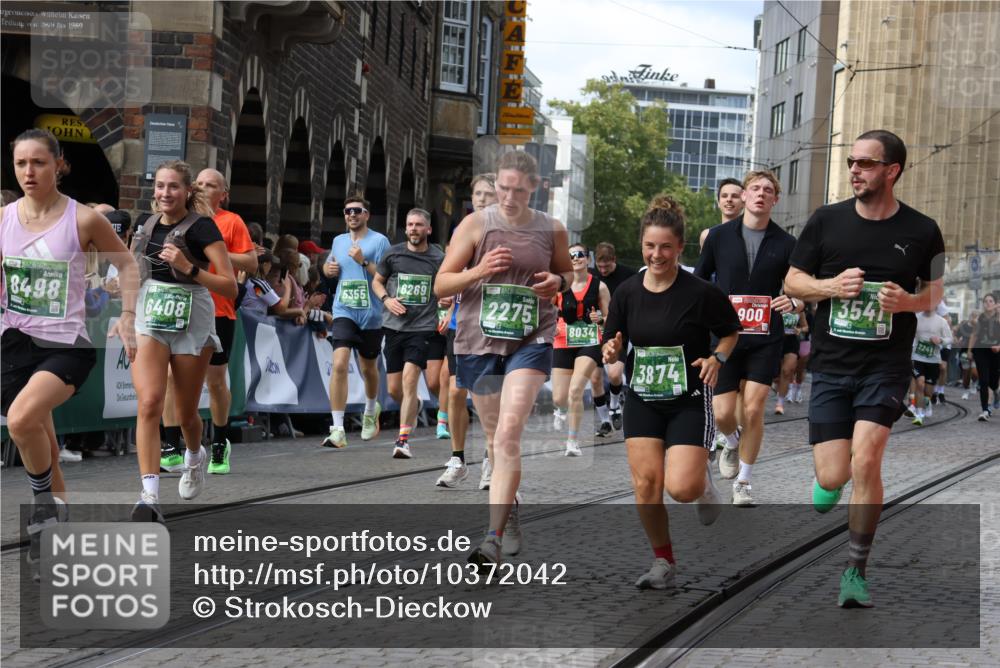 13.09.2026 - 21. swb-Marathon Bremen Strokosch-Dieckow http://msf.ph/oto/10372042 13.09.2026 13:36:51 Ziel 164, 372, 900, 1738, 1880, 2467, 2673, 2692, 2700, 2731, 2819, 2823, 3067, 3410, 3585, 3815, 4006, 4049, 4050, 4182, 4216, 4304, 4414, 4676, 5061, 5656, 5781, 6340, 6516, 6527, 6568, 7039, 7249, 7344, 7656, 7765, 7808, 8525, 8723, 8790, 8905, 9427, 9776, 9899, 10068, 10070, 950, 1285, 1641, 1849, 1991, 2241, 2930, 3122, 3787, 3909, 4261, 4410, 4448, 5236, 5355, 6056, 6269, 6408, 6431, 6629, 6961, 7046, 7398, 7445, 7937, 8034, 9331 meine-sportfotos.de