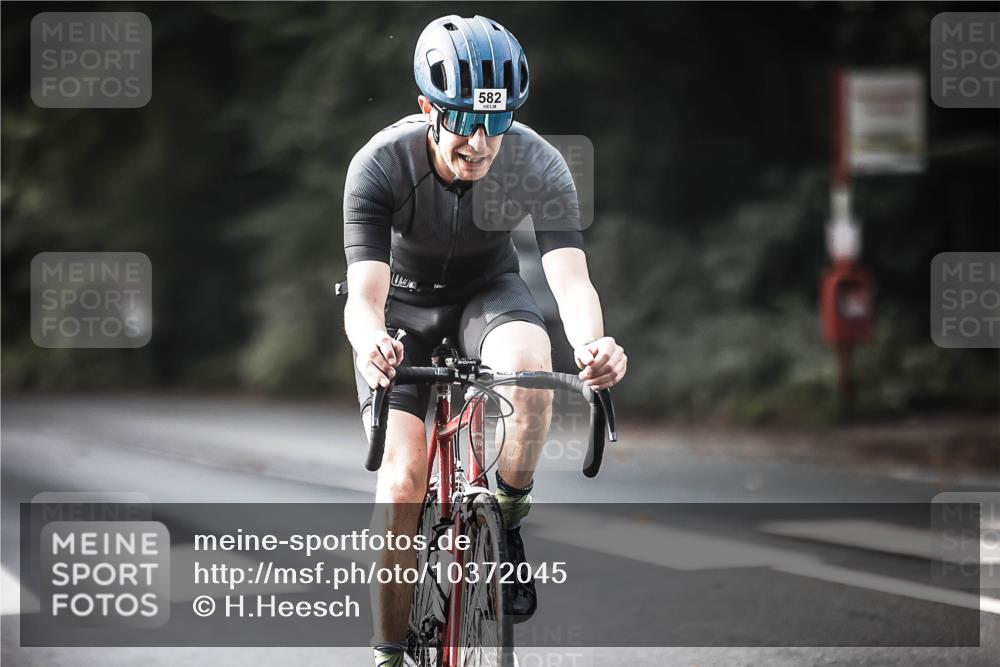 13.09.2026 - Stadtparktriathlon H.Heesch http://msf.ph/oto/10372045 13.09.2026 10:51:45 Radfahren 483, 563, 582 meine-sportfotos.de
