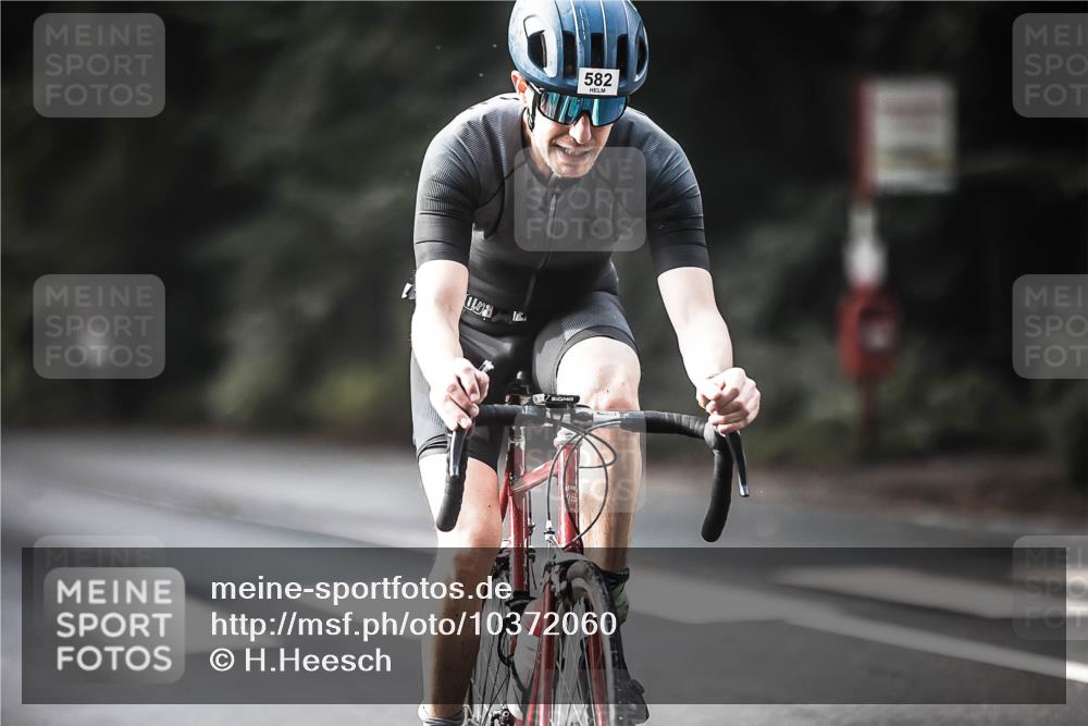 13.09.2026 - Stadtparktriathlon H.Heesch http://msf.ph/oto/10372060 13.09.2026 10:51:45 Radfahren 483, 563, 582 meine-sportfotos.de