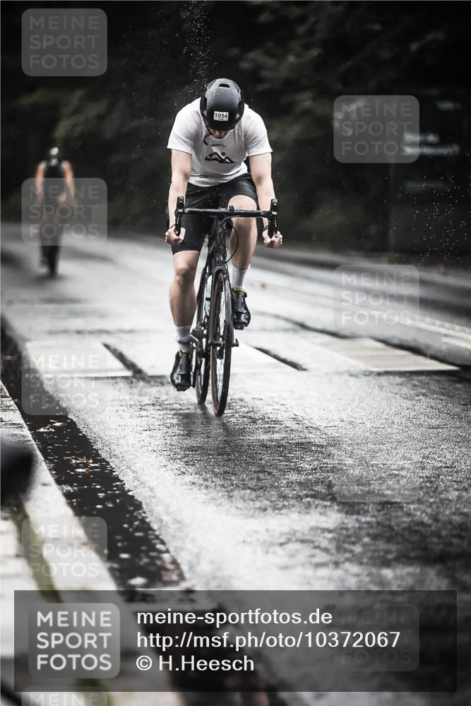 13.09.2026 - Stadtparktriathlon H.Heesch http://msf.ph/oto/10372067 13.09.2026 12:07:34 Radfahren 832, 838, 917, 983, 1011, 1026, 1054 meine-sportfotos.de