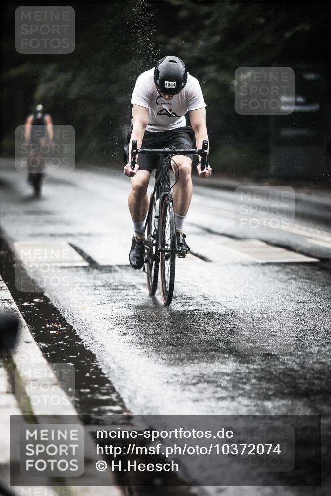 13.09.2026 - Stadtparktriathlon H.Heesch http://msf.ph/oto/10372074 13.09.2026 12:07:35 Radfahren 832, 838, 839, 983, 1011, 1026, 1054 meine-sportfotos.de