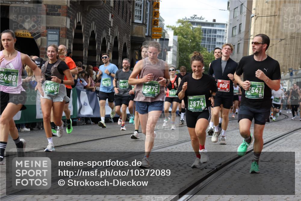 13.09.2026 - 21. swb-Marathon Bremen Strokosch-Dieckow http://msf.ph/oto/10372089 13.09.2026 13:36:51 Ziel 164, 372, 900, 1738, 1880, 2467, 2673, 2692, 2700, 2731, 2819, 2823, 3067, 3410, 3585, 3815, 4006, 4049, 4050, 4182, 4216, 4304, 4414, 4676, 5061, 5656, 5781, 6340, 6516, 6527, 6568, 7039, 7249, 7344, 7656, 7765, 7808, 8525, 8723, 8790, 8905, 9427, 9776, 9899, 10068, 10070, 950, 1285, 1641, 1849, 1991, 2241, 2930, 3122, 3787, 3909, 4261, 4410, 4448, 5236, 5355, 6056, 6269, 6408, 6431, 6629, 6961, 7046, 7398, 7445, 7937, 8034, 9331 meine-sportfotos.de