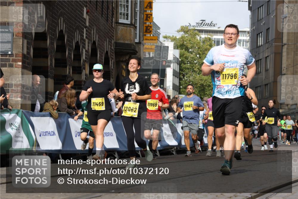 13.09.2026 - 21. swb-Marathon Bremen Strokosch-Dieckow http://msf.ph/oto/10372120 13.09.2026 11:01:31 Ziel 10428, 10639, 10892, 10964, 10965, 11049, 11116, 11260, 11306, 11428, 11681, 11682, 11751, 11813, 11816, 11850, 12085, 12241, 12245, 12283, 12390, 12391, 10251, 10332, 10497, 11075, 11150, 11305, 11324, 11479, 11486, 11668, 11747, 11985, 11986 meine-sportfotos.de
