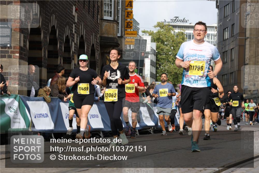 13.09.2026 - 21. swb-Marathon Bremen Strokosch-Dieckow http://msf.ph/oto/10372151 13.09.2026 11:01:31 Ziel 10428, 10639, 10892, 10964, 10965, 11049, 11116, 11260, 11306, 11428, 11681, 11682, 11751, 11813, 11816, 11850, 12085, 12241, 12245, 12283, 12390, 12391, 10251, 10332, 10497, 11075, 11150, 11305, 11324, 11479, 11486, 11668, 11747, 11985, 11986 meine-sportfotos.de