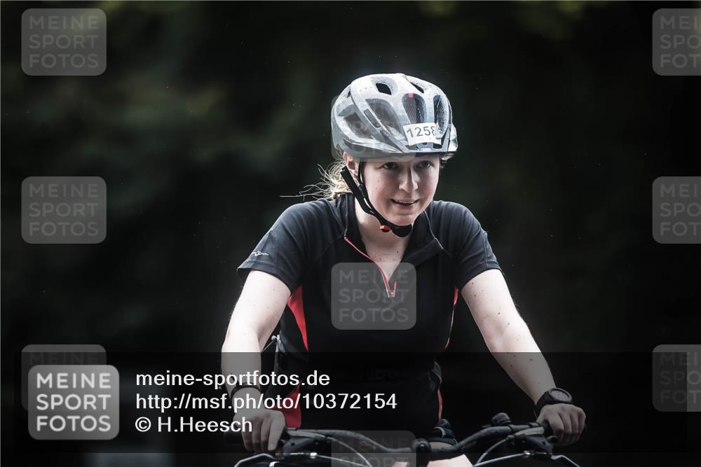 13.09.2026 - Stadtparktriathlon H.Heesch http://msf.ph/oto/10372154 13.09.2026 13:27:16 Radfahren 1258, 1352, 1363, 1409, 1468, 1477, 1497, 1530 meine-sportfotos.de
