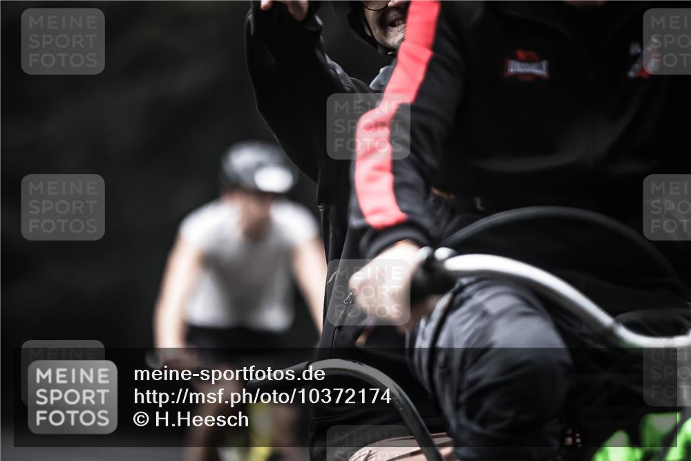 13.09.2026 - Stadtparktriathlon H.Heesch http://msf.ph/oto/10372174 13.09.2026 10:21:53 Radfahren 214, 234, 271, 332, 342, 371, 422 meine-sportfotos.de