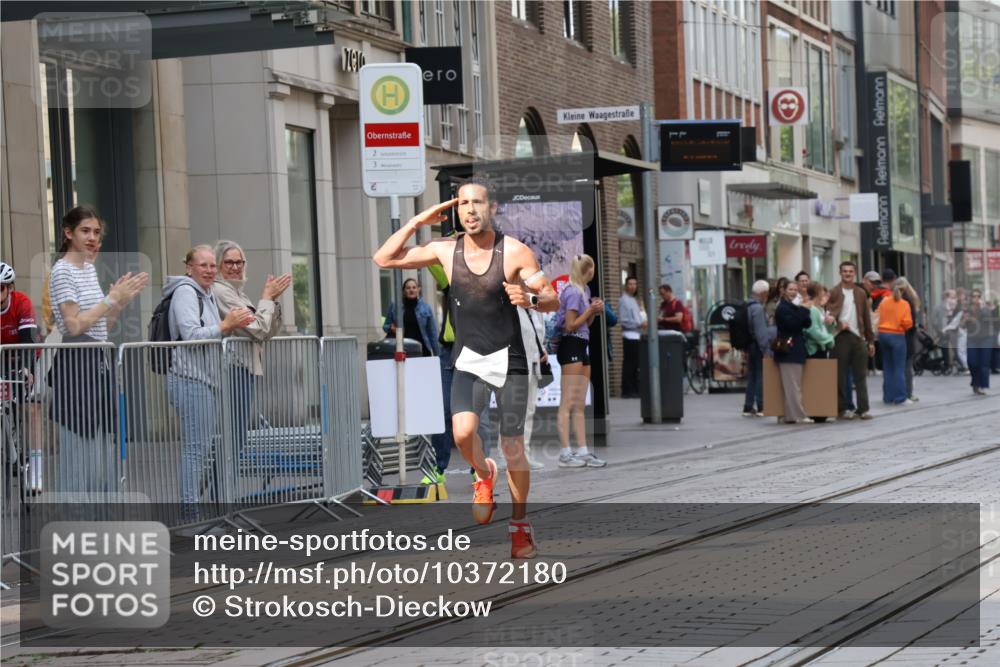 13.09.2026 - 21. swb-Marathon Bremen Strokosch-Dieckow http://msf.ph/oto/10372180 13.09.2026 12:17:09 Ziel 1109 meine-sportfotos.de