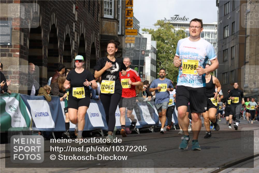 13.09.2026 - 21. swb-Marathon Bremen Strokosch-Dieckow http://msf.ph/oto/10372205 13.09.2026 11:01:31 Ziel 10428, 10639, 10892, 10964, 10965, 11049, 11116, 11260, 11306, 11428, 11681, 11682, 11751, 11813, 11816, 11850, 12085, 12241, 12245, 12283, 12390, 12391, 10251, 10332, 10497, 11075, 11150, 11305, 11324, 11479, 11486, 11668, 11747, 11985, 11986 meine-sportfotos.de