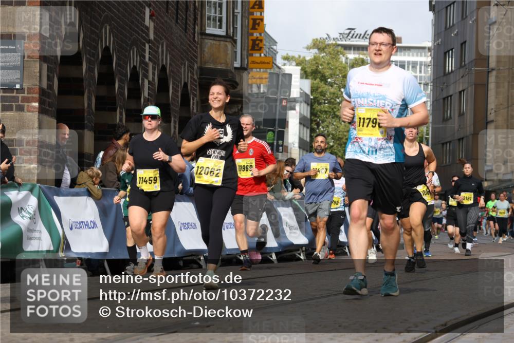 13.09.2026 - 21. swb-Marathon Bremen Strokosch-Dieckow http://msf.ph/oto/10372232 13.09.2026 11:01:31 Ziel 10428, 10639, 10892, 10964, 10965, 11049, 11116, 11260, 11306, 11428, 11681, 11682, 11751, 11813, 11816, 11850, 12085, 12241, 12245, 12283, 12390, 12391, 10251, 10332, 10497, 11075, 11150, 11305, 11324, 11479, 11486, 11668, 11747, 11985, 11986 meine-sportfotos.de