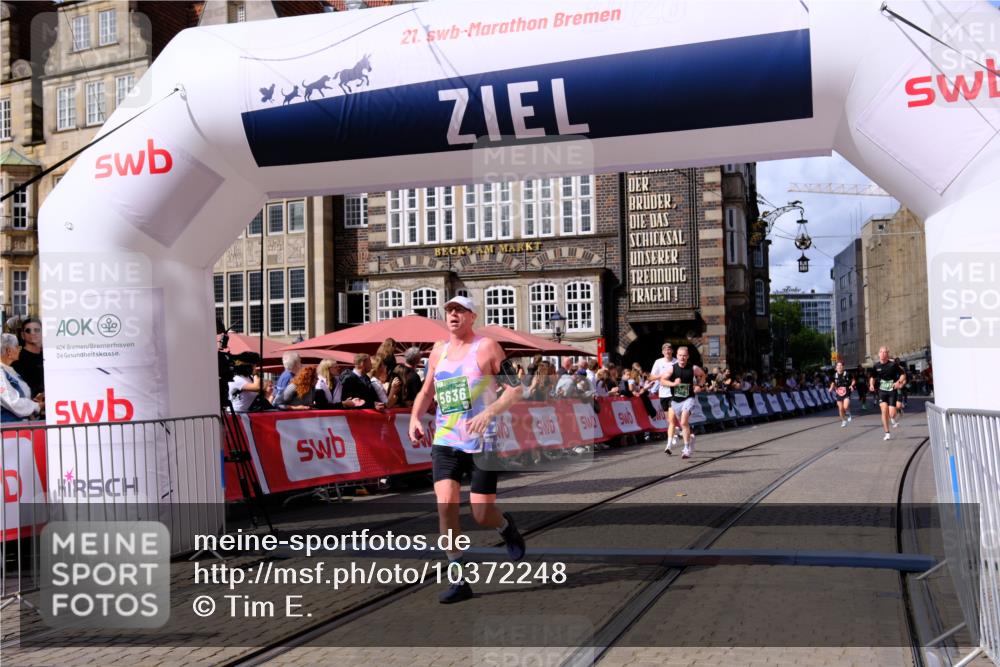 13.09.2026 - 21. swb-Marathon Bremen Tim E. http://msf.ph/oto/10372248 13.09.2026 13:09:20 Ziel 1925, 2287, 2291, 2909, 3330, 4384, 4898, 5383, 5517, 5636, 5696, 6906, 7262, 8120, 8830, 9906, 9911, 10044 meine-sportfotos.de
