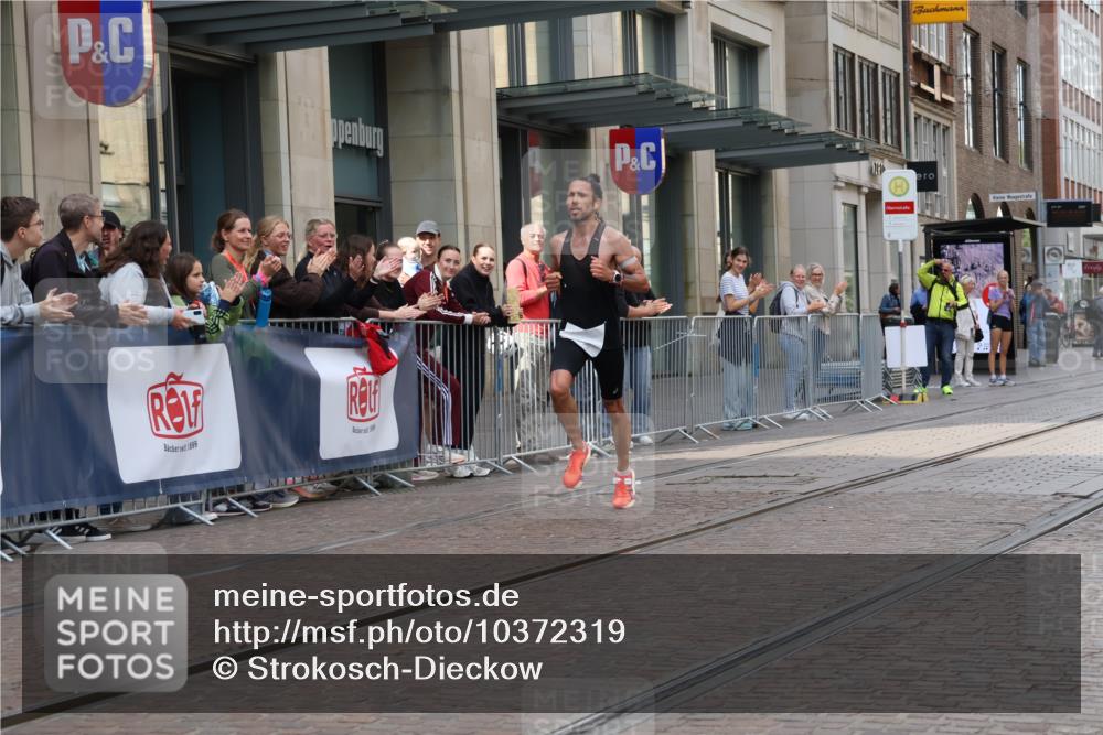 13.09.2026 - 21. swb-Marathon Bremen Strokosch-Dieckow http://msf.ph/oto/10372319 13.09.2026 12:17:11 Ziel 1109 meine-sportfotos.de
