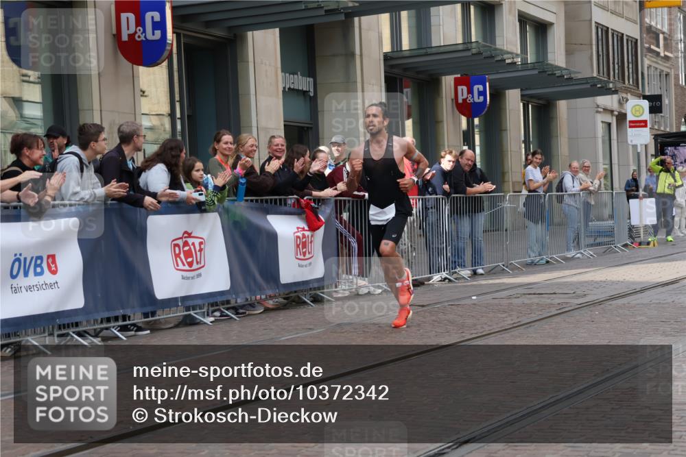 13.09.2026 - 21. swb-Marathon Bremen Strokosch-Dieckow http://msf.ph/oto/10372342 13.09.2026 12:17:11 Ziel 1109 meine-sportfotos.de