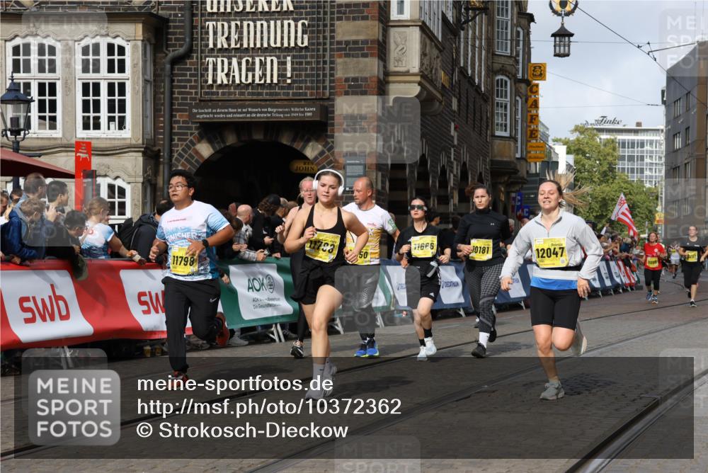 13.09.2026 - 21. swb-Marathon Bremen Strokosch-Dieckow http://msf.ph/oto/10372362 13.09.2026 11:01:39 Ziel 10560, 10647, 10648, 10678, 10892, 11260, 11306, 11459, 11467, 11681, 11682, 11751, 11788, 11796, 11813, 11816, 11969, 11970, 12047, 12062, 12245, 12283, 12390, 12391, 10332, 10409, 10444, 11075, 11115, 11150, 11369, 11412, 11413, 11479, 11486, 11668, 11747, 11859, 11985, 11986, 12379, 12412, 12466 meine-sportfotos.de
