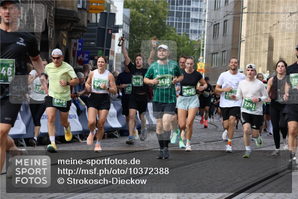 13.09.2026 - 21. swb-Marathon Bremen Strokosch-Dieckow http://msf.ph/oto/10372388 13.09.2026 13:36:55 Ziel 164, 372, 900, 1738, 1880, 1936, 2467, 2673, 2692, 2700, 2731, 2819, 2823, 3067, 3585, 3815, 4006, 4050, 4182, 4216, 4304, 4414, 4676, 4892, 5061, 5656, 5781, 6050, 6280, 6340, 6516, 6527, 6568, 7039, 7229, 7237, 7249, 7344, 7656, 7765, 7808, 8525, 8723, 8790, 8905, 9658, 9776, 9899, 10068, 10070, 950, 1285, 1849, 1854, 1991, 2241, 2531, 2930, 3122, 3732, 3787, 3894, 3909, 4261, 4410, 4448, 4932, 4947, 5547, 5577, 6046, 6056, 6431, 6629, 6961, 7006, 7046, 7398, 7445, 7937 meine-sportfotos.de