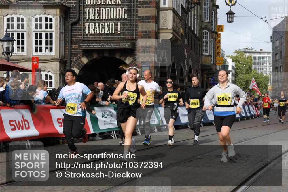 13.09.2026 - 21. swb-Marathon Bremen Strokosch-Dieckow http://msf.ph/oto/10372394 13.09.2026 11:01:39 Ziel 10560, 10647, 10648, 10678, 10892, 11260, 11306, 11459, 11467, 11681, 11682, 11751, 11788, 11796, 11813, 11816, 11969, 11970, 12047, 12062, 12245, 12283, 12390, 12391, 10332, 10409, 10444, 11075, 11115, 11150, 11369, 11412, 11413, 11479, 11486, 11668, 11747, 11859, 11985, 11986, 12379, 12412, 12466 meine-sportfotos.de