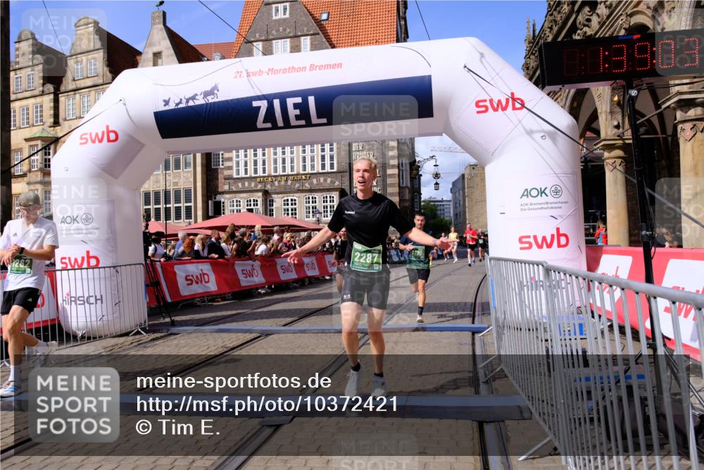 13.09.2026 - 21. swb-Marathon Bremen Tim E. http://msf.ph/oto/10372421 13.09.2026 13:09:25 Ziel 1241, 1925, 2287, 2291, 2909, 4384, 4898, 5383, 5636, 7262, 8120, 8830, 9904, 10044 meine-sportfotos.de