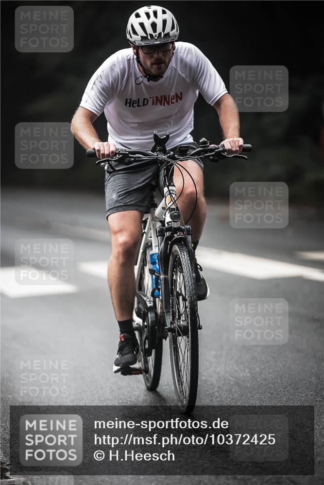 13.09.2026 - Stadtparktriathlon H.Heesch http://msf.ph/oto/10372425 13.09.2026 10:22:10 Radfahren 252, 366, 449 meine-sportfotos.de