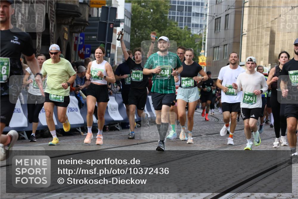13.09.2026 - 21. swb-Marathon Bremen Strokosch-Dieckow http://msf.ph/oto/10372436 13.09.2026 13:36:55 Ziel 164, 372, 900, 1738, 1880, 1936, 2467, 2673, 2692, 2700, 2731, 2819, 2823, 3067, 3585, 3815, 4006, 4050, 4182, 4216, 4304, 4414, 4676, 4892, 5061, 5656, 5781, 6050, 6280, 6340, 6516, 6527, 6568, 7039, 7229, 7237, 7249, 7344, 7656, 7765, 7808, 8525, 8723, 8790, 8905, 9658, 9776, 9899, 10068, 10070, 950, 1285, 1849, 1854, 1991, 2241, 2531, 2930, 3122, 3732, 3787, 3894, 3909, 4261, 4410, 4448, 4932, 4947, 5547, 5577, 6046, 6056, 6431, 6629, 6961, 7006, 7046, 7398, 7445, 7937 meine-sportfotos.de