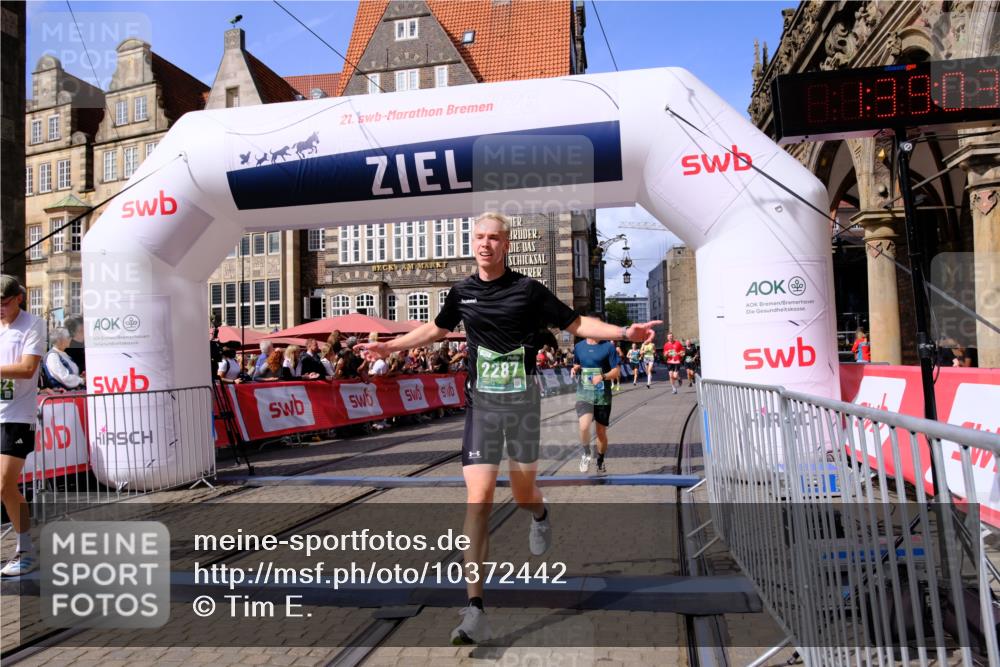 13.09.2026 - 21. swb-Marathon Bremen Tim E. http://msf.ph/oto/10372442 13.09.2026 13:09:25 Ziel 1241, 1925, 2287, 2291, 2909, 4384, 4898, 5383, 5636, 7262, 8120, 8830, 9904, 10044 meine-sportfotos.de