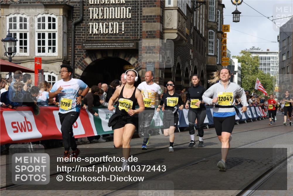 13.09.2026 - 21. swb-Marathon Bremen Strokosch-Dieckow http://msf.ph/oto/10372443 13.09.2026 11:01:39 Ziel 10560, 10647, 10648, 10678, 10892, 11260, 11306, 11459, 11467, 11681, 11682, 11751, 11788, 11796, 11813, 11816, 11969, 11970, 12047, 12062, 12245, 12283, 12390, 12391, 10332, 10409, 10444, 11075, 11115, 11150, 11369, 11412, 11413, 11479, 11486, 11668, 11747, 11859, 11985, 11986, 12379, 12412, 12466 meine-sportfotos.de