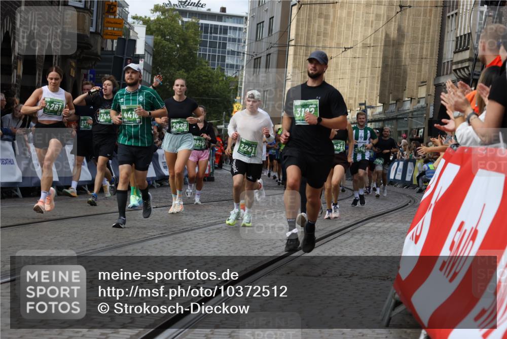 13.09.2026 - 21. swb-Marathon Bremen Strokosch-Dieckow http://msf.ph/oto/10372512 13.09.2026 13:36:56 Ziel 164, 372, 900, 1738, 1880, 1936, 2467, 2673, 2700, 2731, 2819, 2823, 3067, 3585, 3815, 4006, 4050, 4182, 4216, 4304, 4414, 4676, 4892, 5061, 5656, 5781, 5823, 6050, 6280, 6340, 6516, 6527, 6568, 7039, 7229, 7237, 7249, 7344, 7656, 7765, 7808, 8525, 8723, 8790, 8905, 9658, 9776, 9807, 9899, 10068, 10070, 950, 1285, 1849, 1854, 1991, 2241, 2531, 2930, 3732, 3787, 3894, 3909, 4261, 4410, 4448, 4932, 4947, 5547, 5577, 6046, 6056, 6431, 6629, 6961, 7006, 7398, 7445, 7937, 8268 meine-sportfotos.de