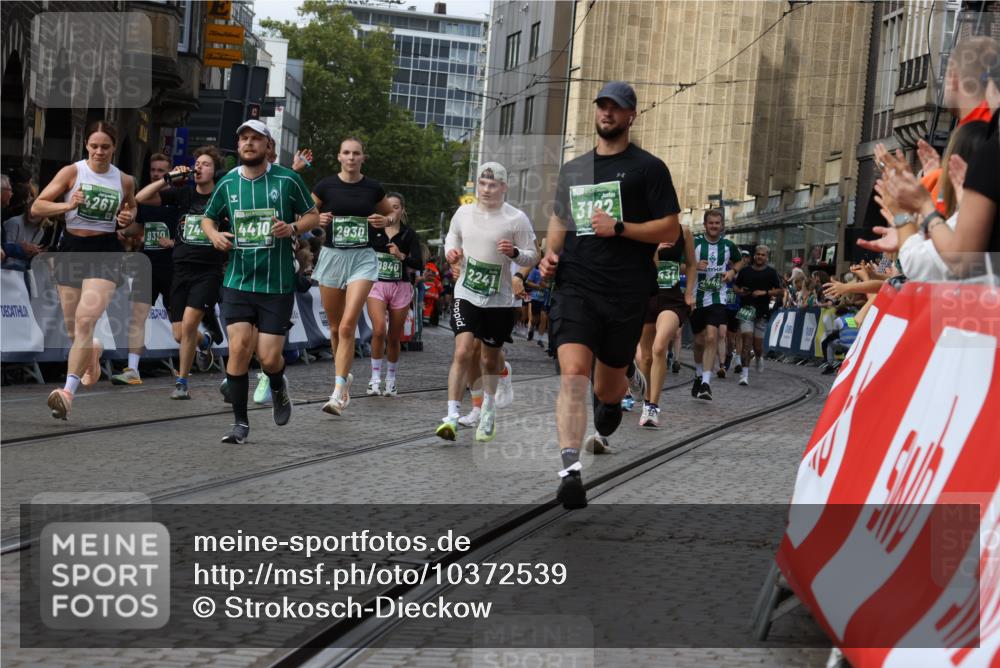 13.09.2026 - 21. swb-Marathon Bremen Strokosch-Dieckow http://msf.ph/oto/10372539 13.09.2026 13:36:56 Ziel 164, 372, 900, 1738, 1880, 1936, 2467, 2673, 2700, 2731, 2819, 2823, 3067, 3585, 3815, 4006, 4050, 4182, 4216, 4304, 4414, 4676, 4892, 5061, 5656, 5781, 5823, 6050, 6280, 6340, 6516, 6527, 6568, 7039, 7229, 7237, 7249, 7344, 7656, 7765, 7808, 8525, 8723, 8790, 8905, 9658, 9776, 9807, 9899, 10068, 10070, 950, 1285, 1849, 1854, 1991, 2241, 2531, 2930, 3732, 3787, 3894, 3909, 4261, 4410, 4448, 4932, 4947, 5547, 5577, 6046, 6056, 6431, 6629, 6961, 7006, 7398, 7445, 7937, 8268 meine-sportfotos.de